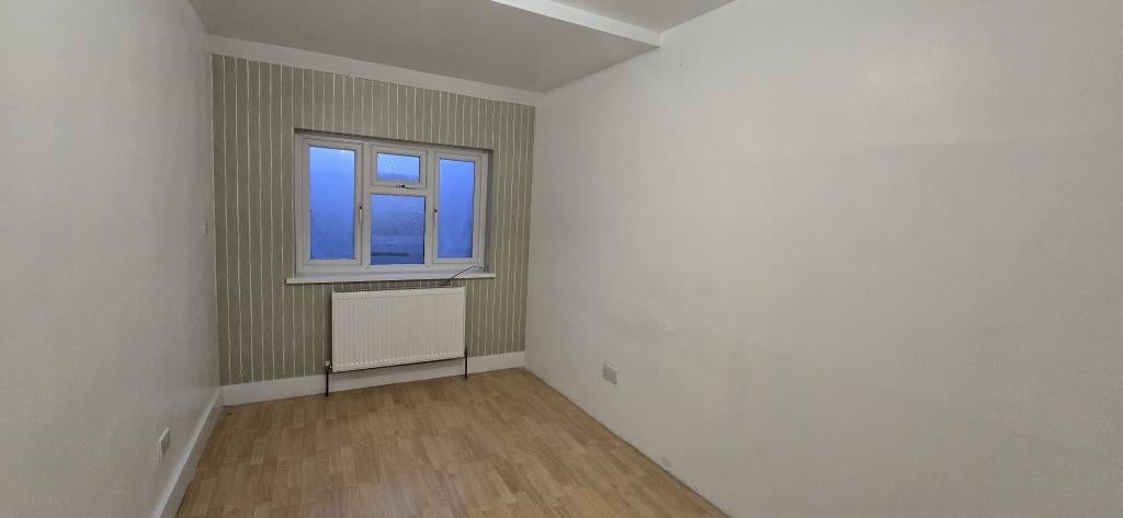Flat Inglehurst Gardens in Greater London