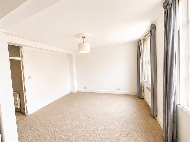 Flat Nevern Square in Greater London