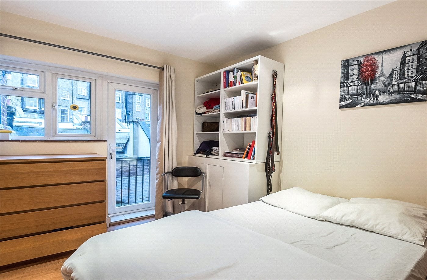Flat Warwick Way in City of Westminster