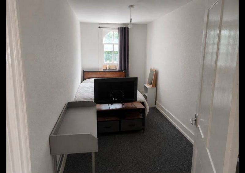 Room London Road in Greater London