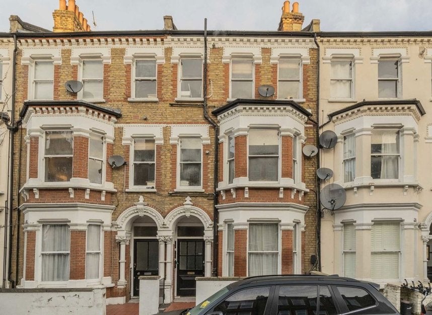 Flat Tremadoc Road in Greater London