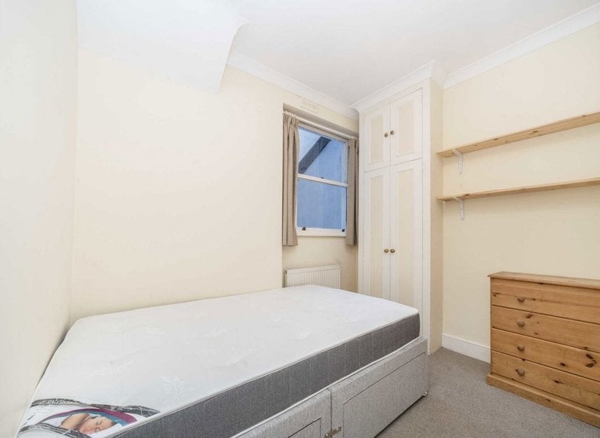 Flat Tremadoc Road in Greater London