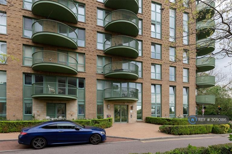 Flat Ottley Drive in Greater London