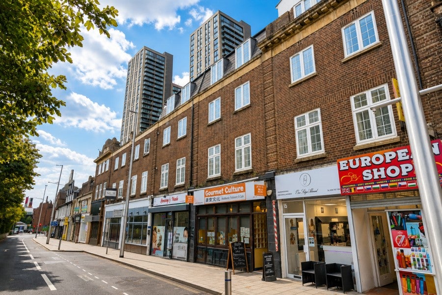 Flat High Street in Woking