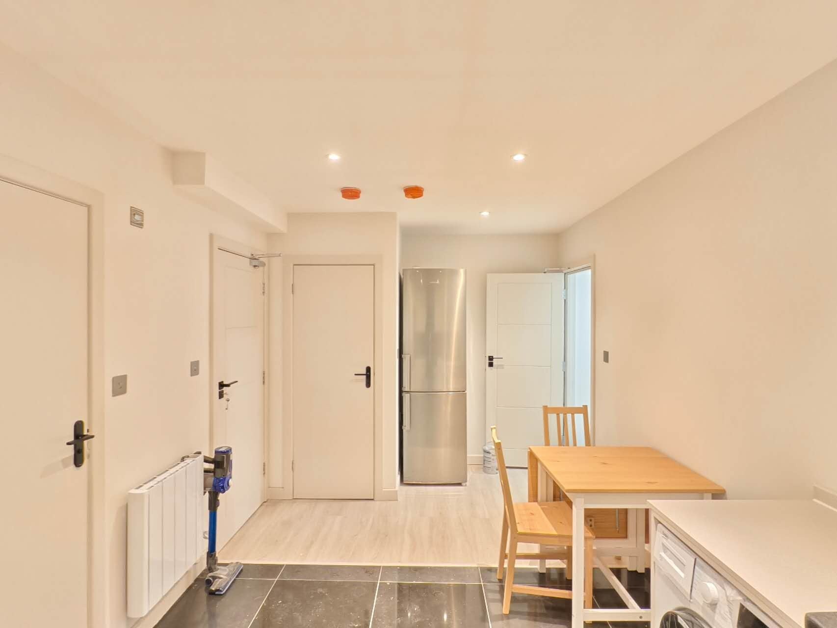 Flat Bisson Road in Greater London