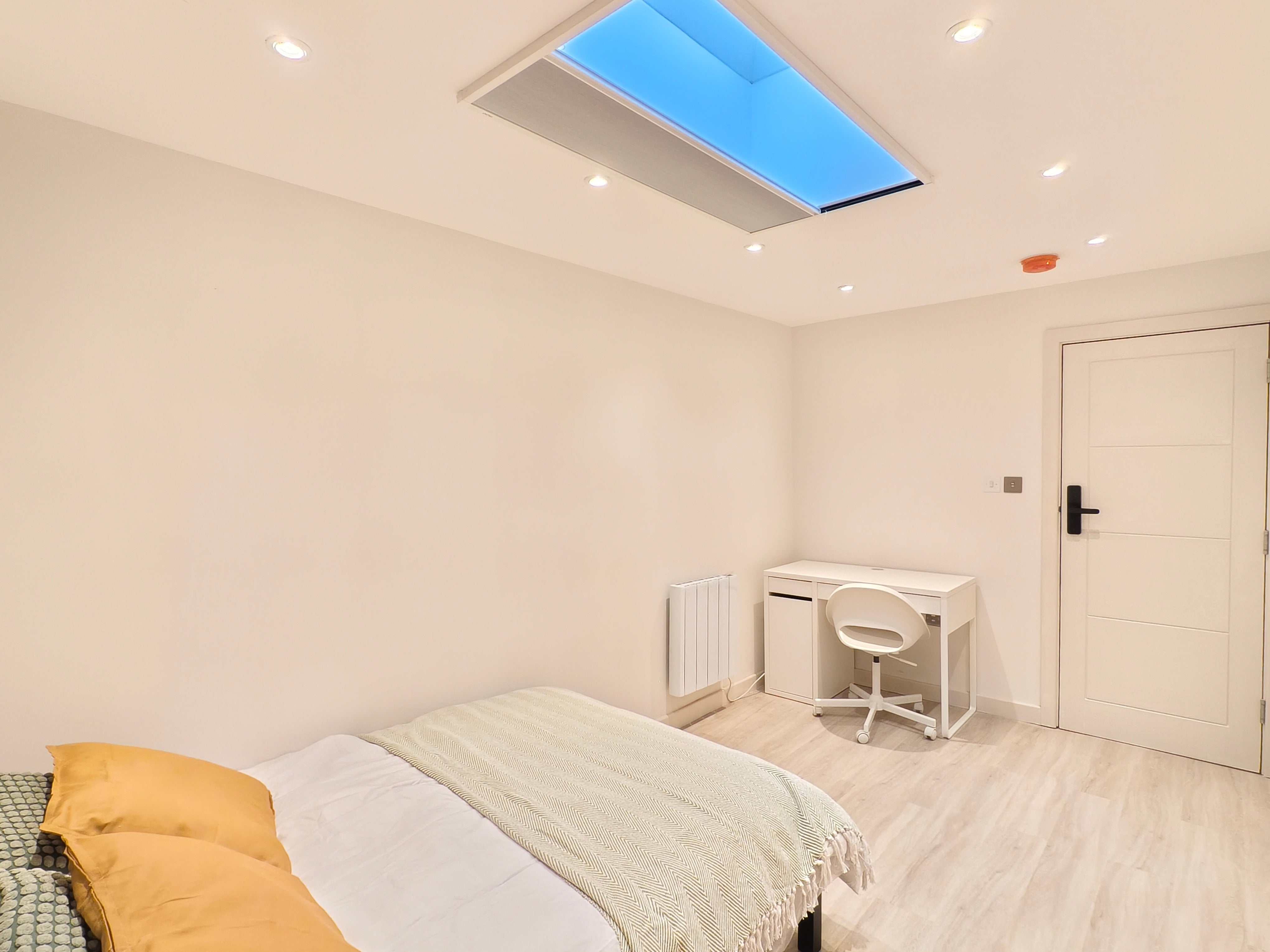 Flat Bisson Road in Greater London