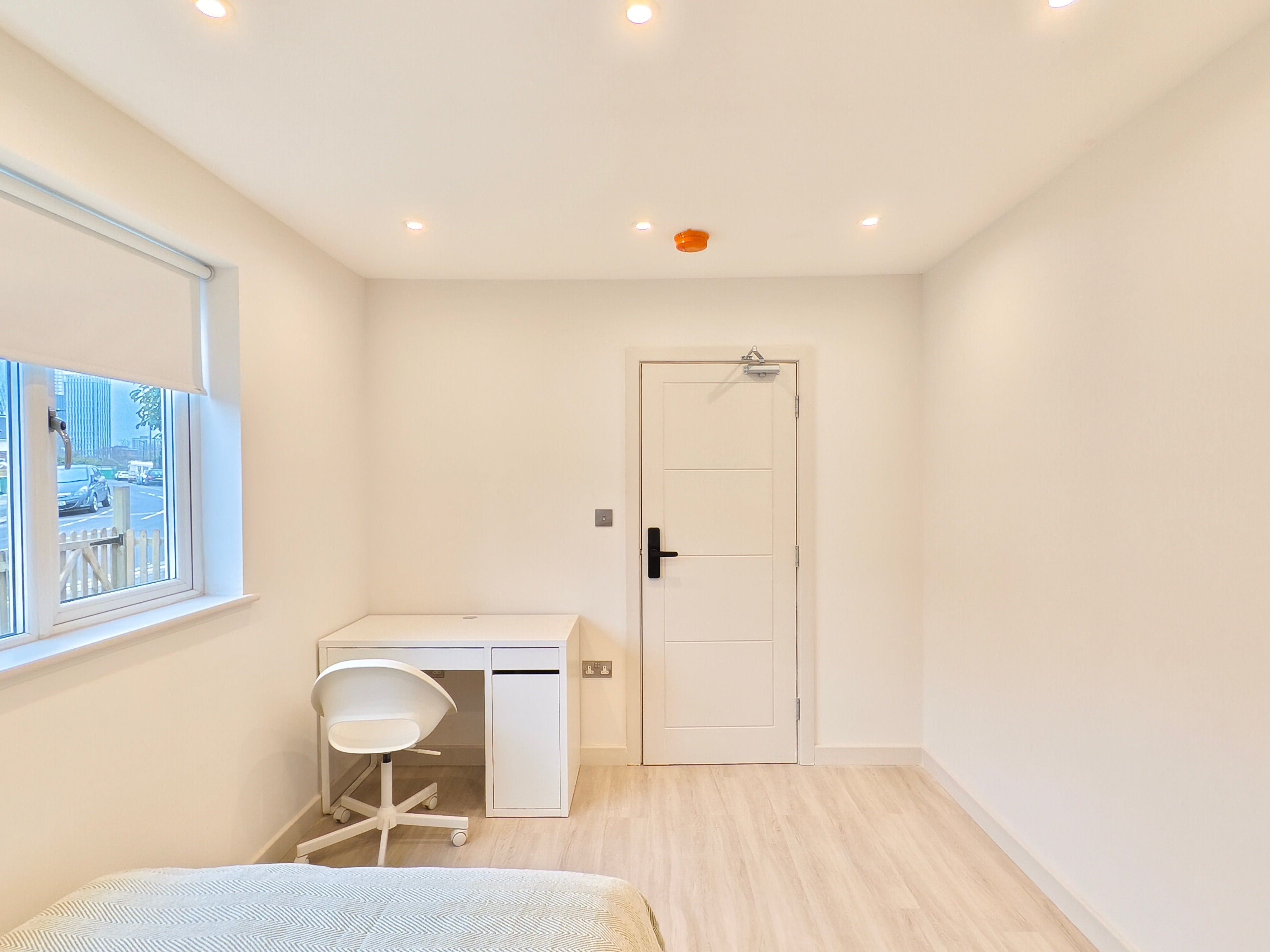 Flat Bisson Road in Greater London