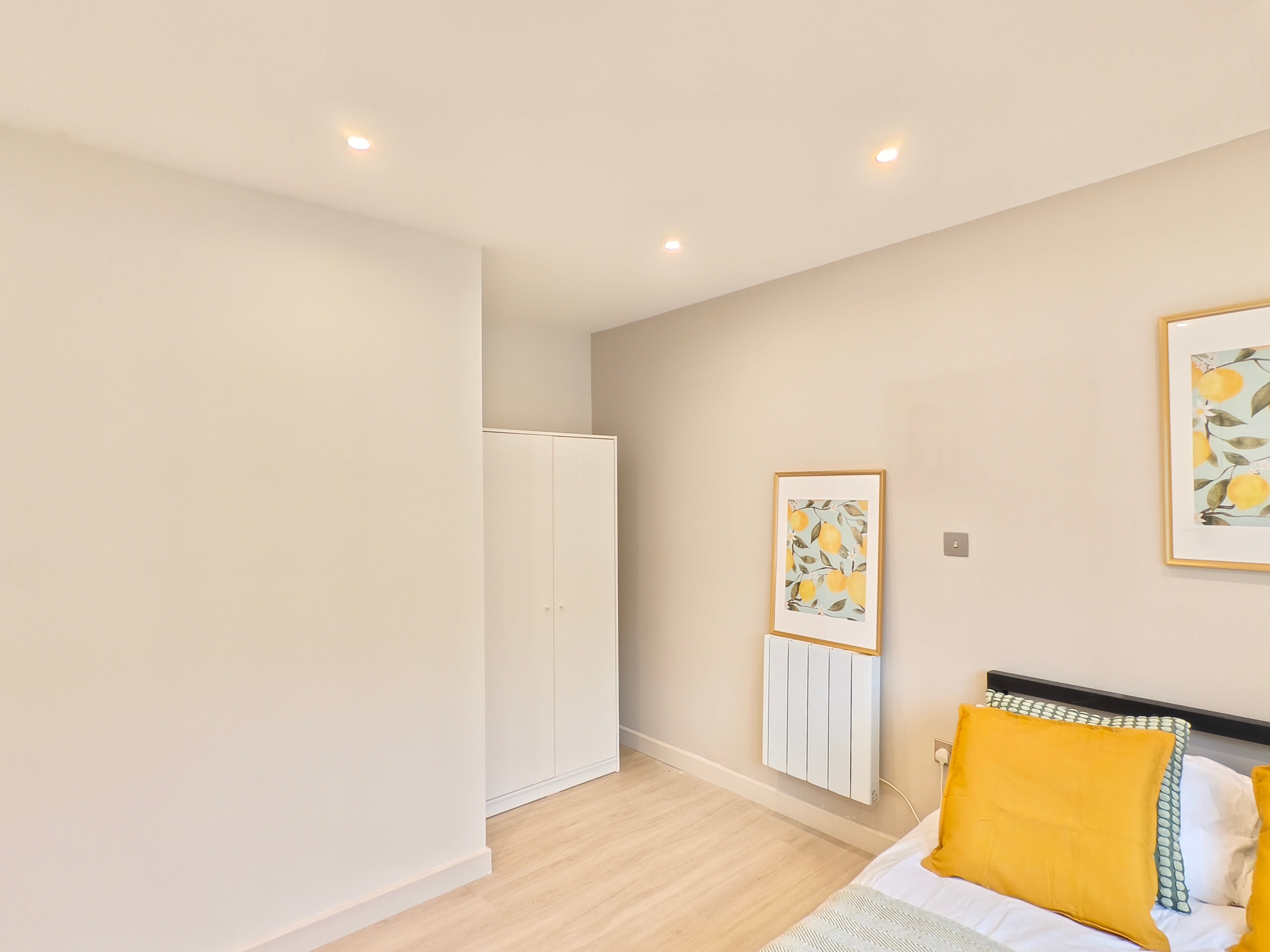 Flat Bisson Road in Greater London
