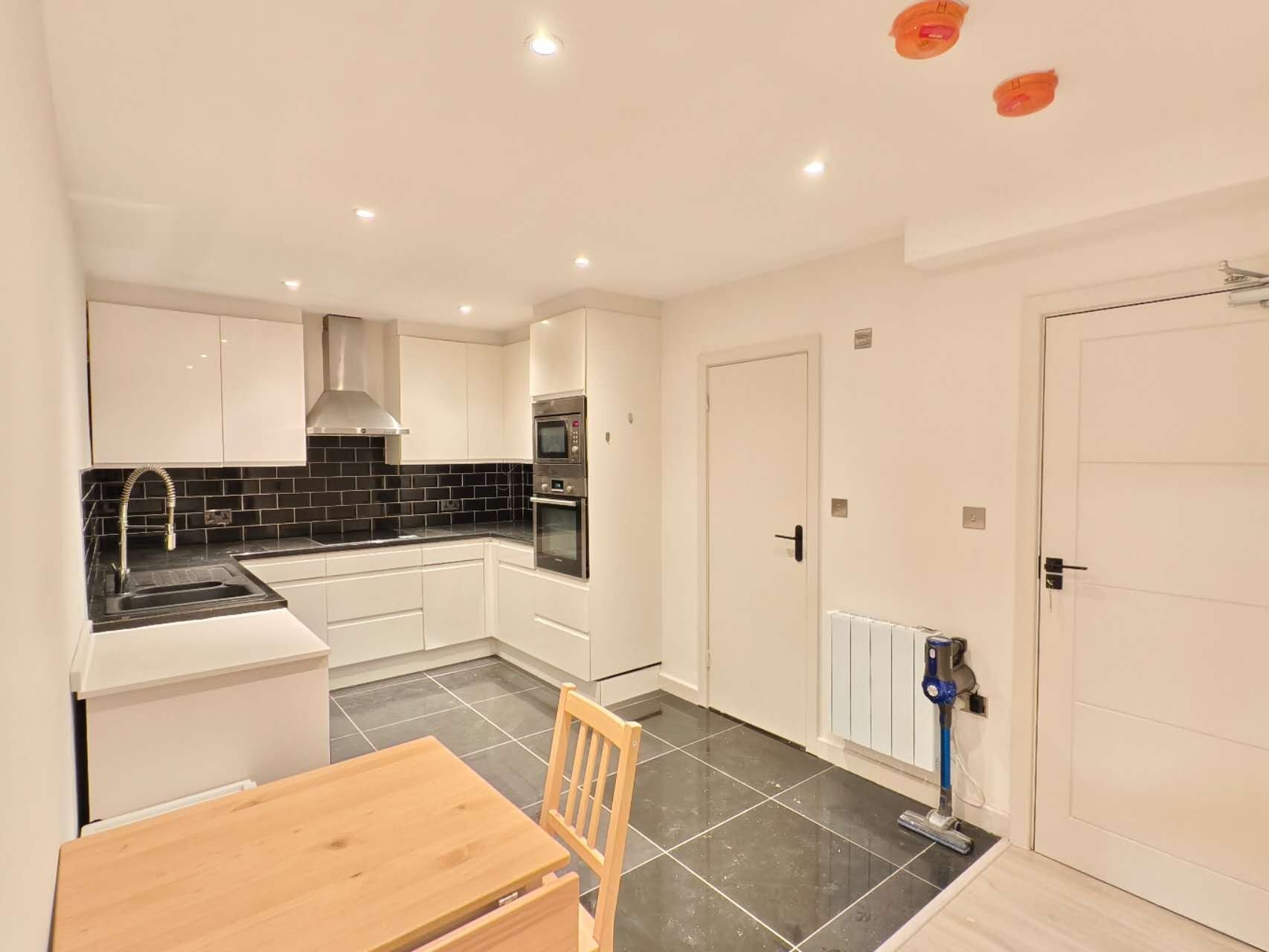 Flat Bisson Road in Greater London