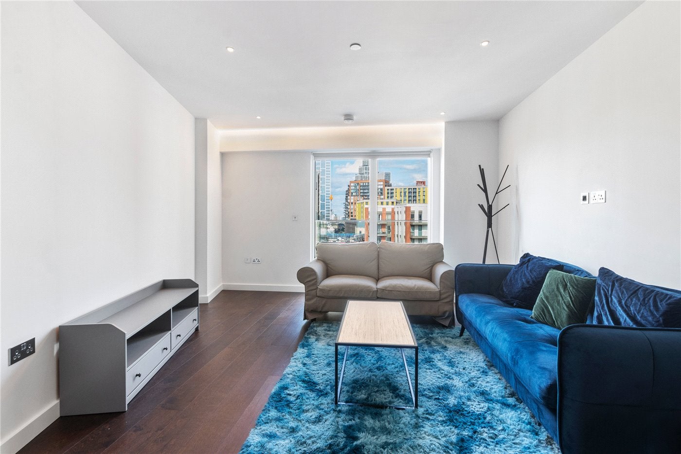 Flat Lanchester Way in Greater London