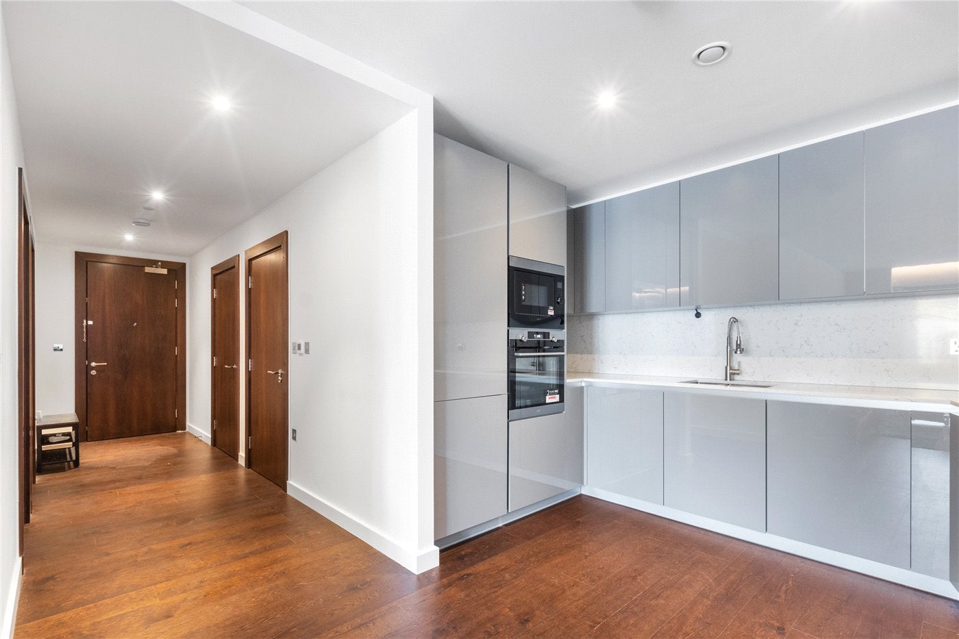 Flat Lanchester Way in Greater London