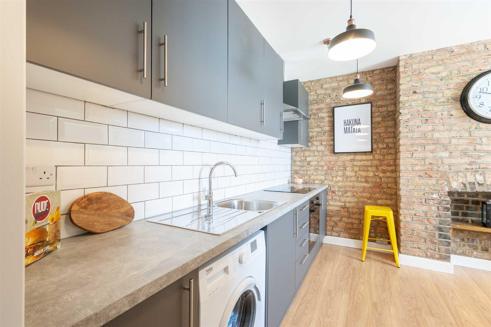 Flat Cumberland Park in Greater London