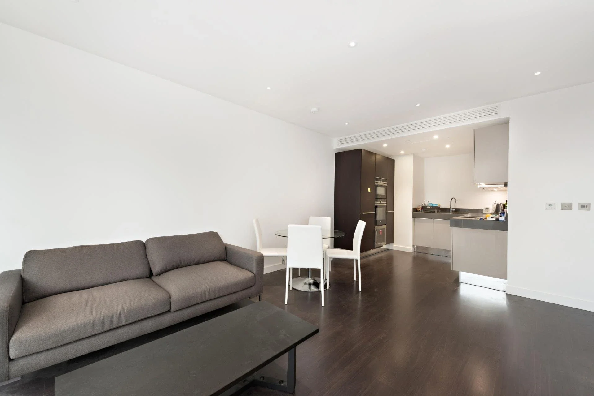 Flat Alie Street in Greater London