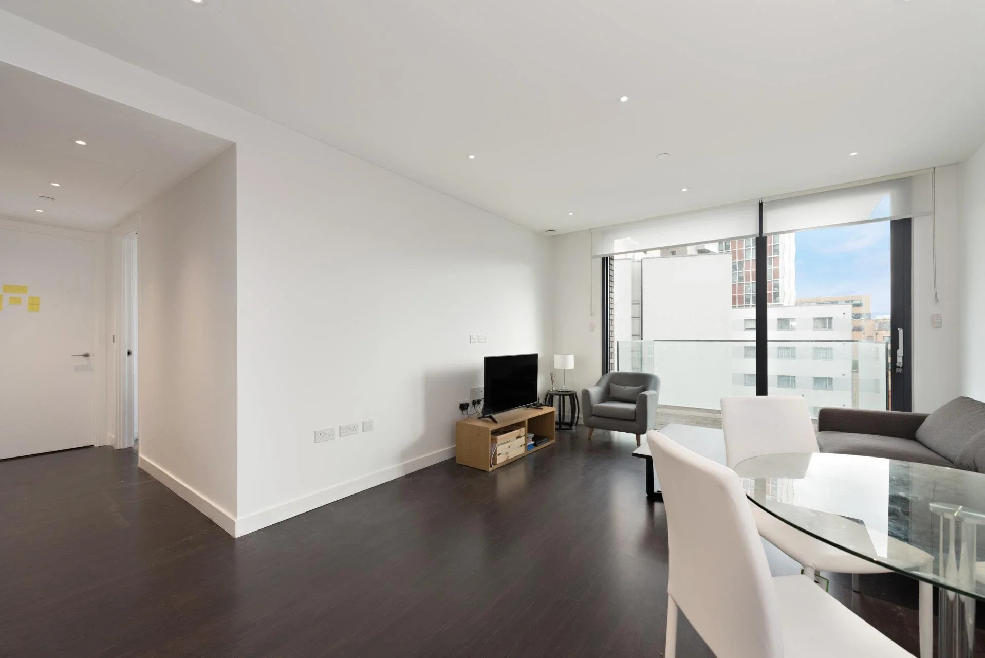 Flat Alie Street in Greater London