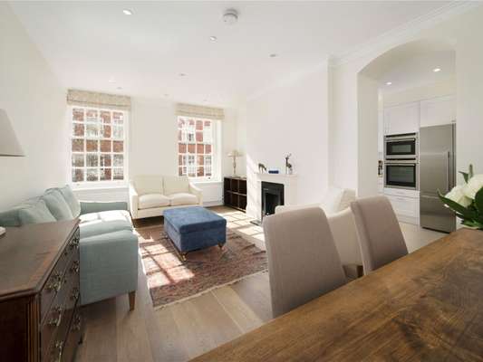Flat Kensington High Street in Greater London