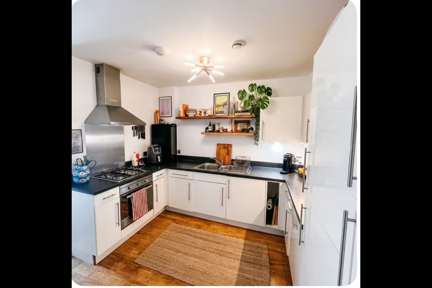 Flat Kingsland Road in Greater London
