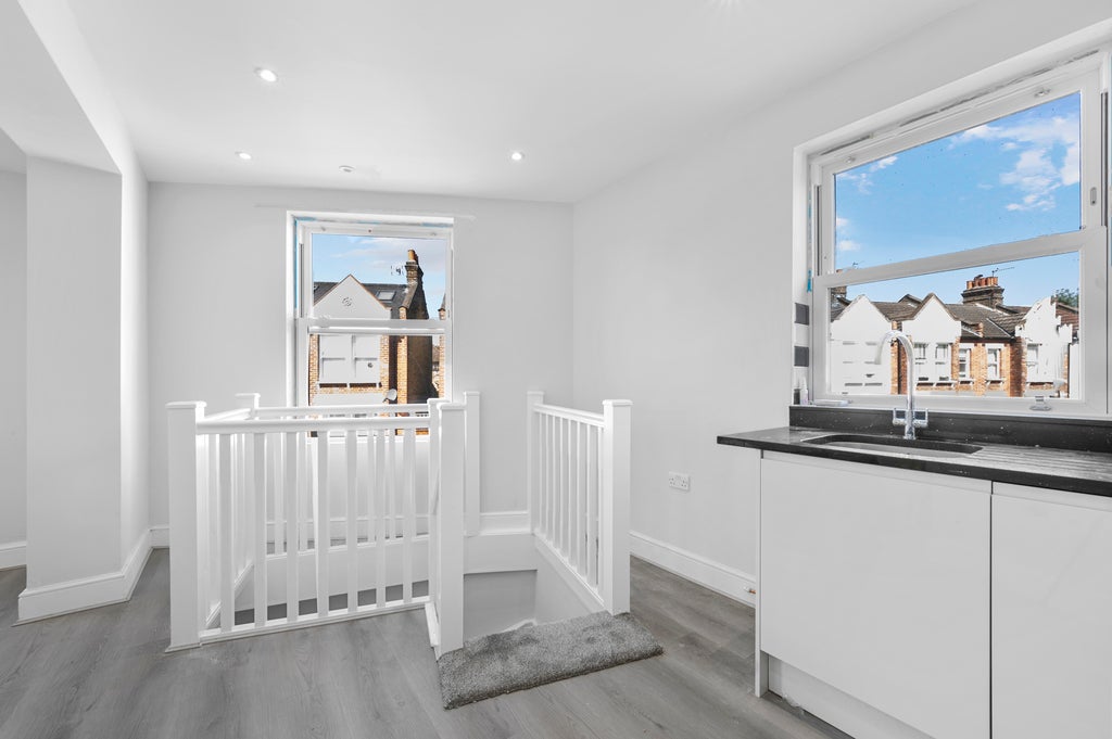Flat Haydon Park Road in Greater London