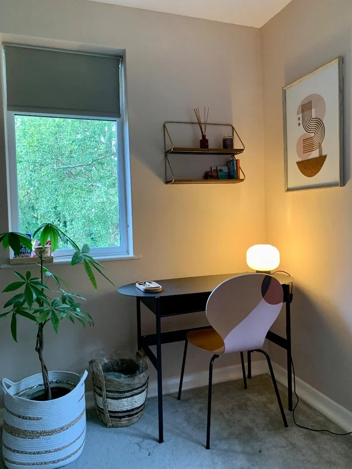 Room Logs Hill in Greater London