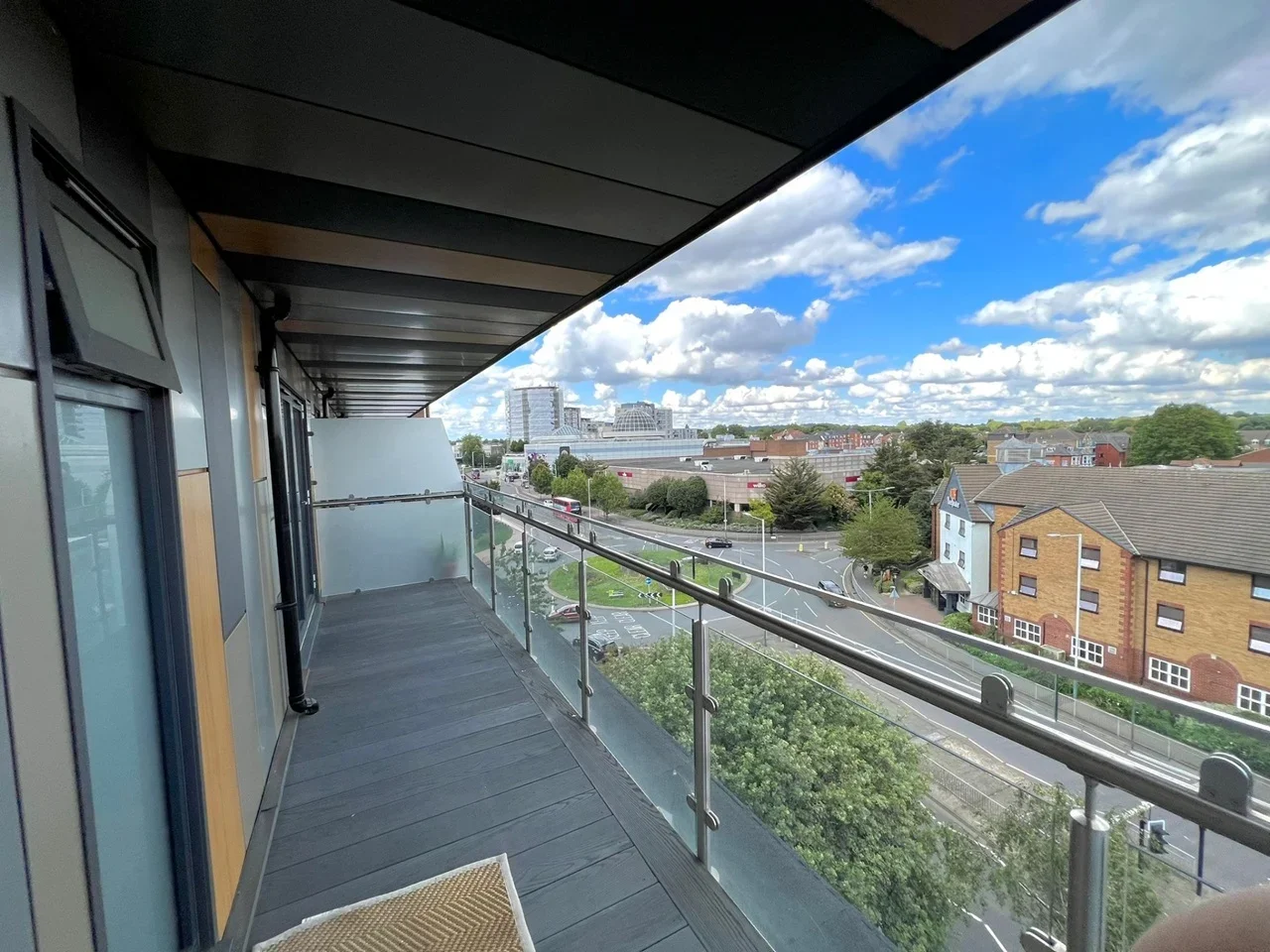 Flat Mercury Gardens in Greater London