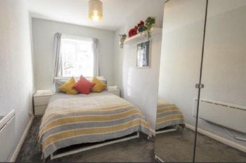 Flat Drummond Road in Bristol