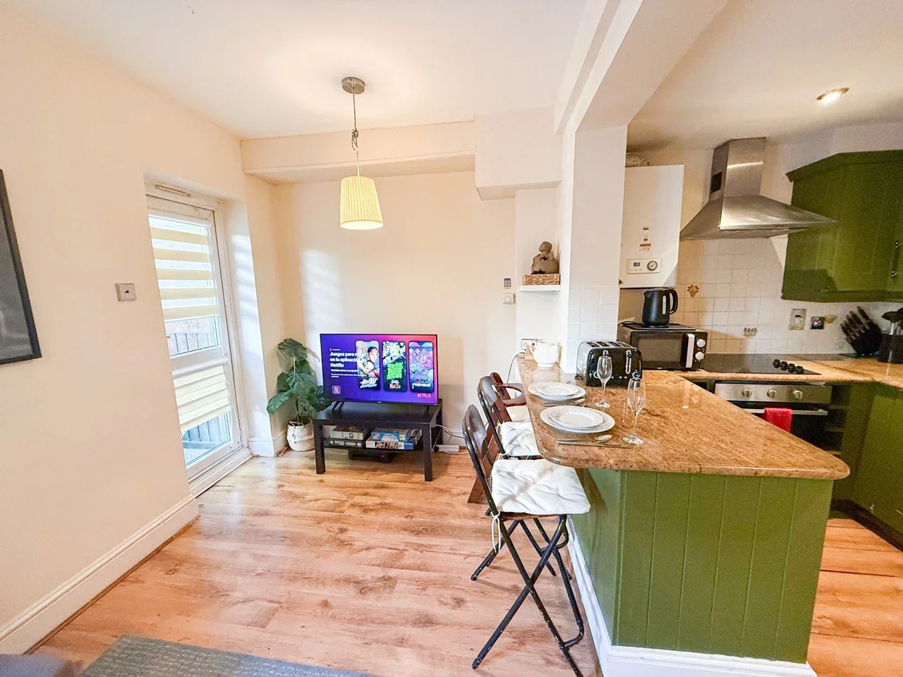 Flat Warwick Road in Greater London