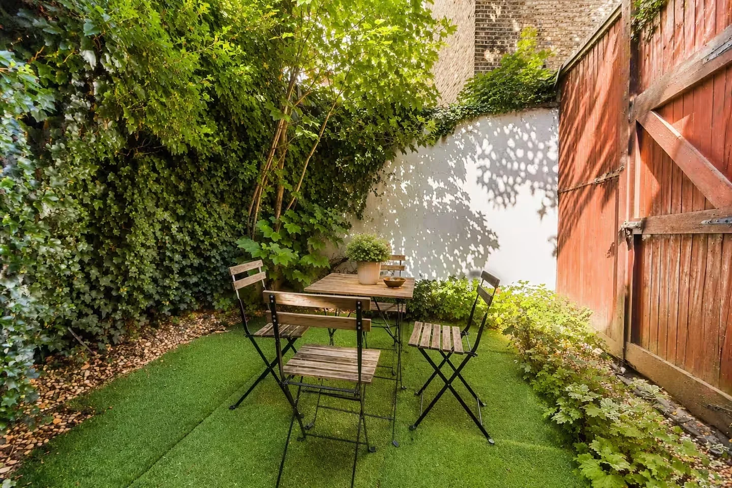 Flat Warwick Road in Greater London