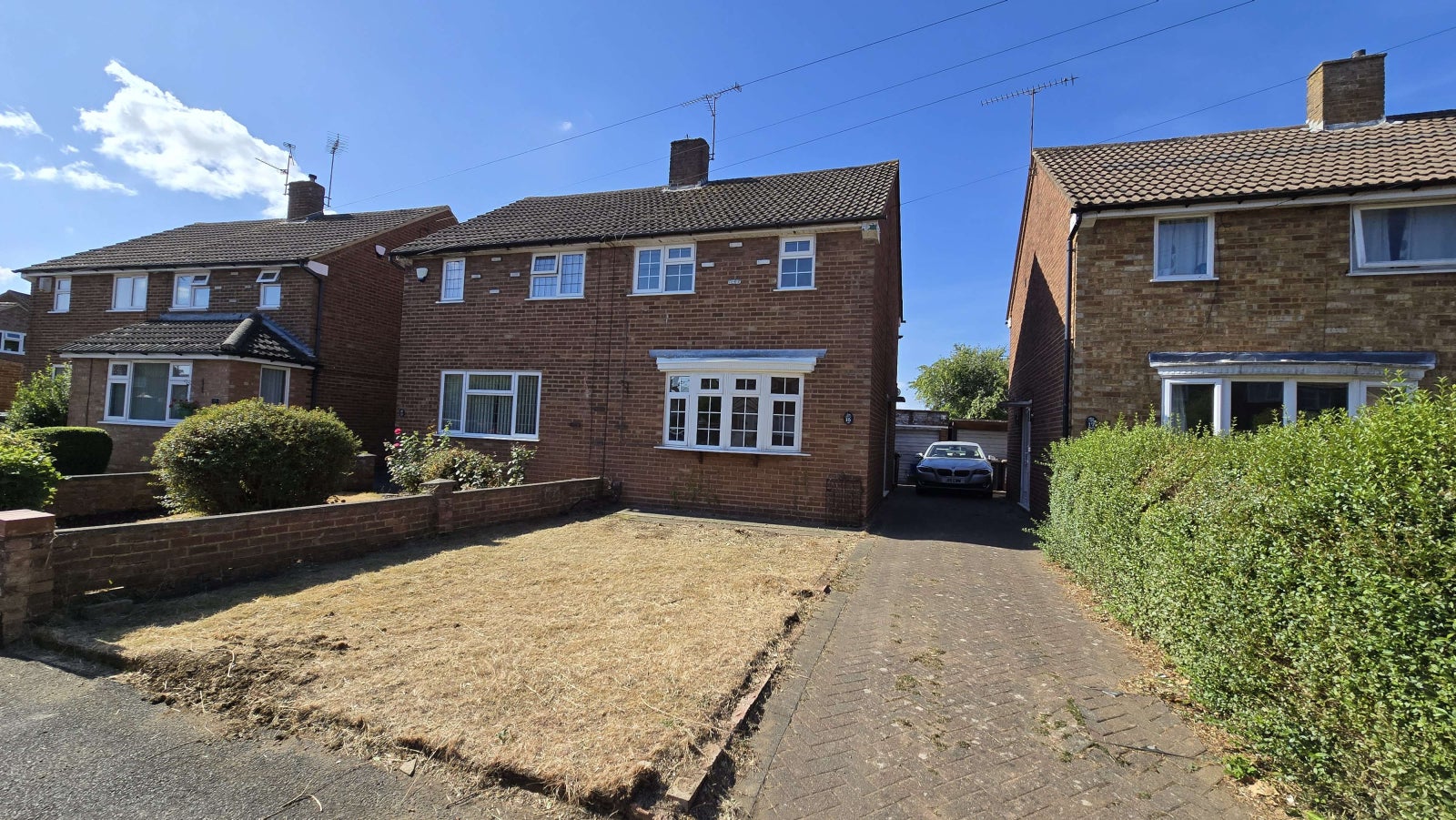 House Blackthorn Drive in Luton