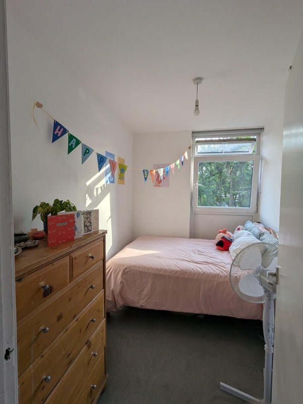 Room Westbridge Road in Greater London