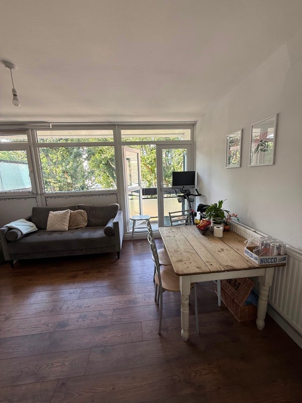 Room Westbridge Road in Greater London