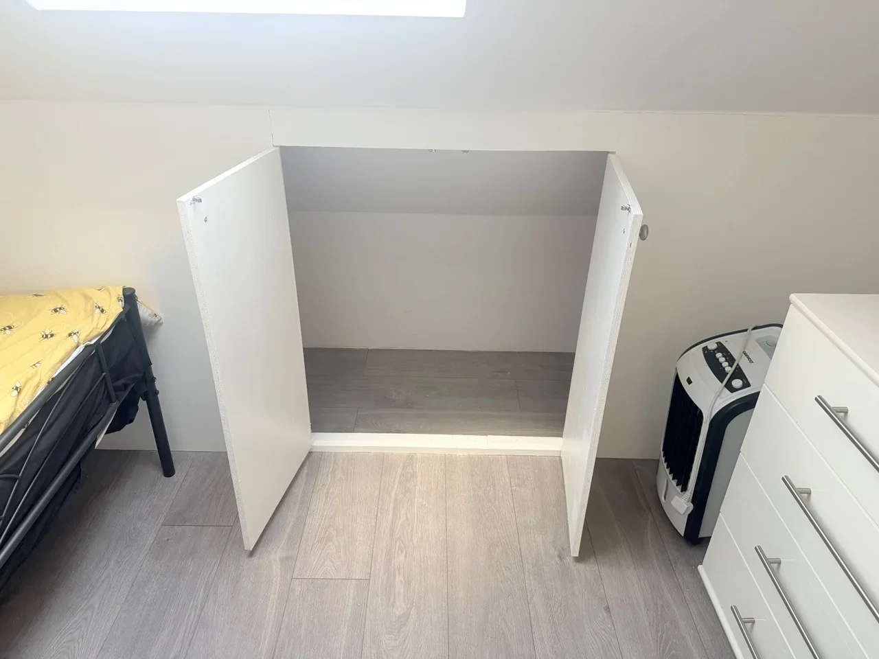 Room Overton Road in Greater London