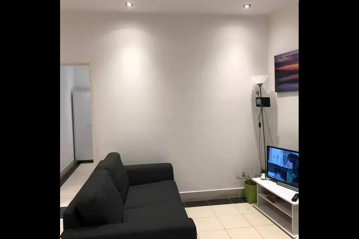 Flat Overton Road in Greater London