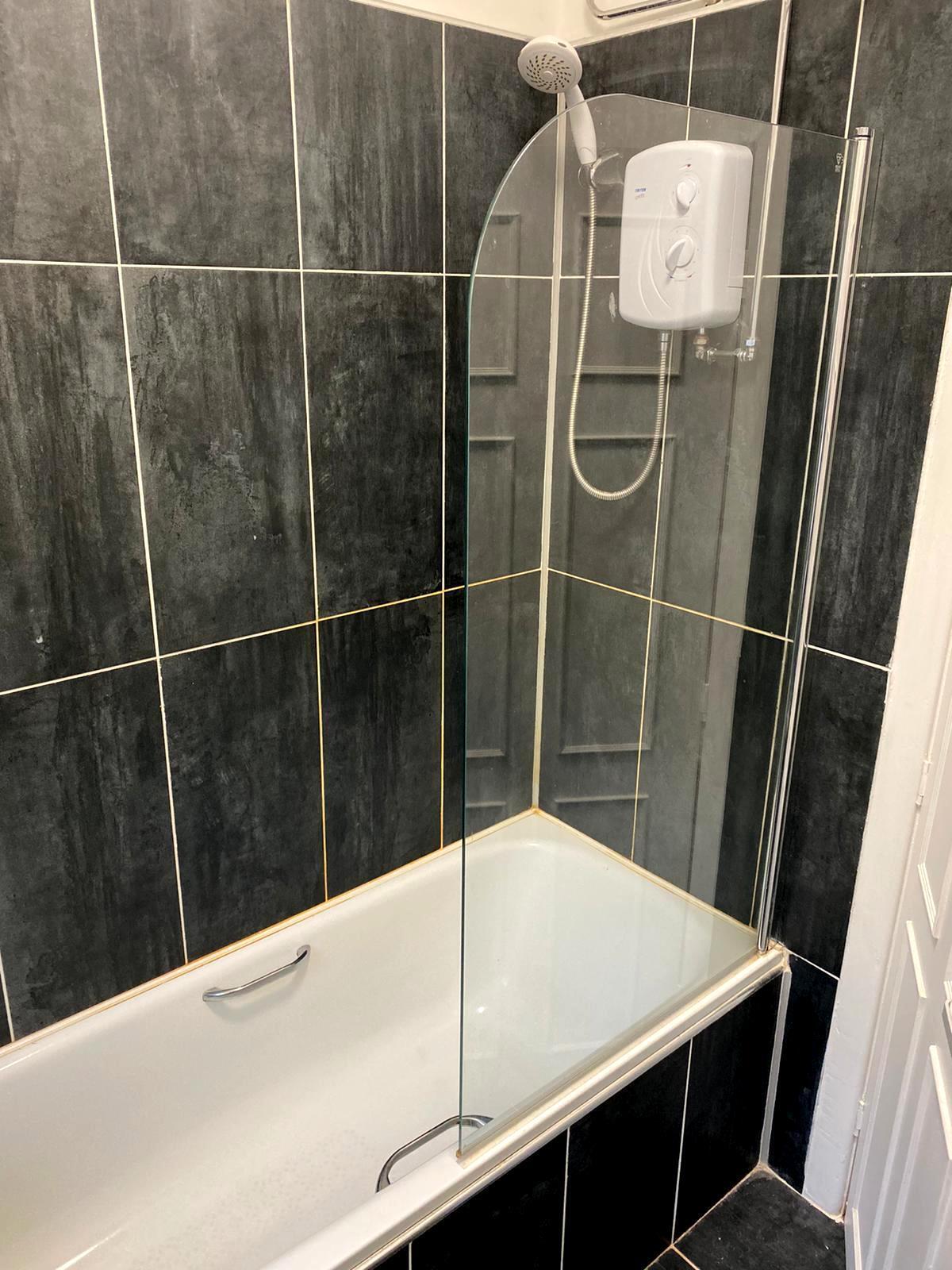 Room Mirador Crescent in Swansea