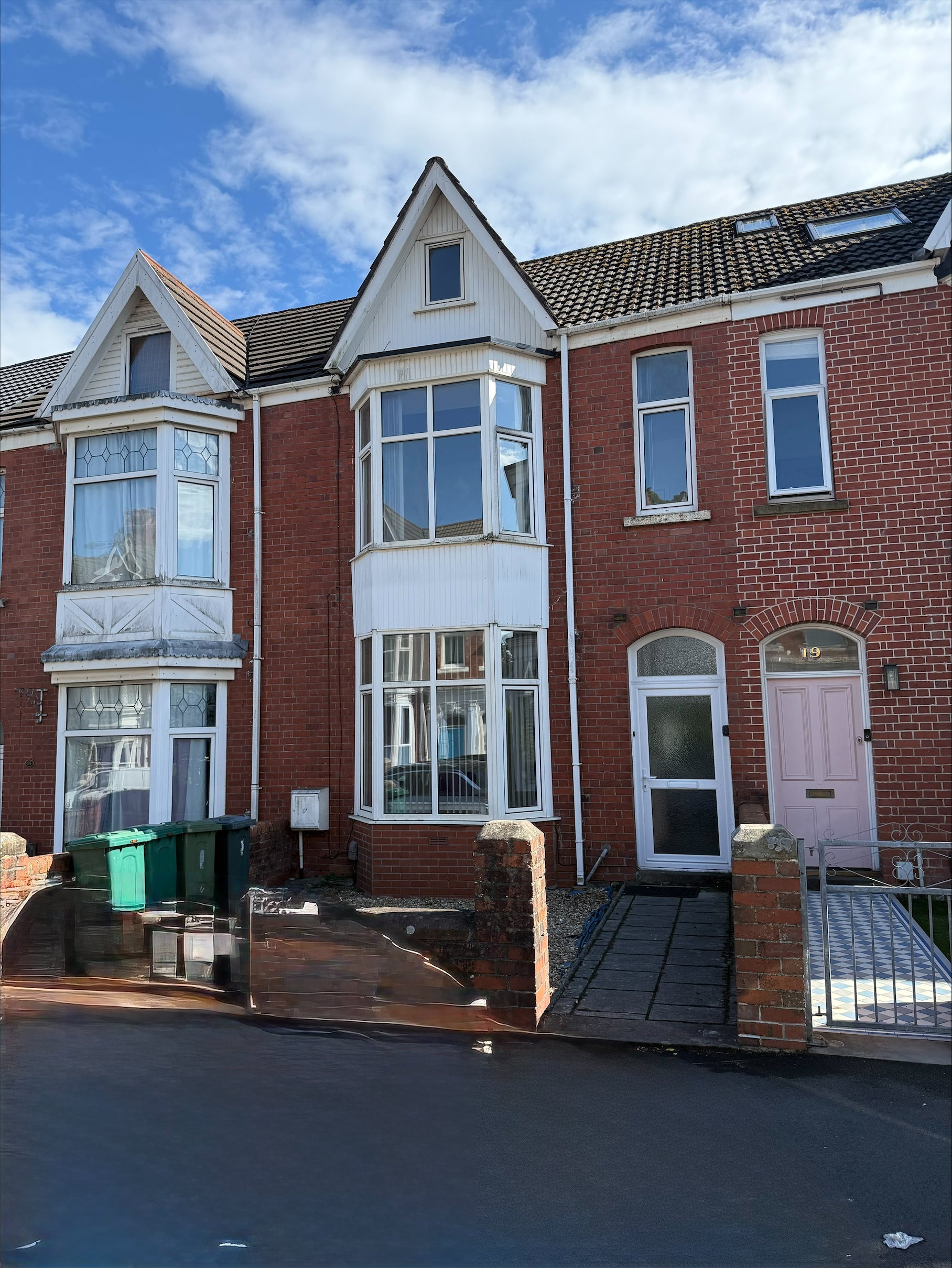 Room Mirador Crescent in Swansea
