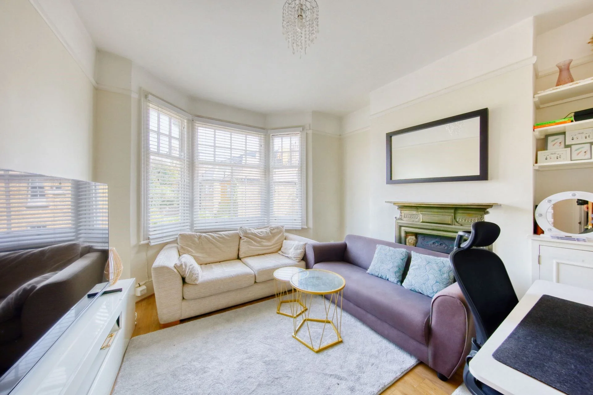 Flat Denton Street in Greater London