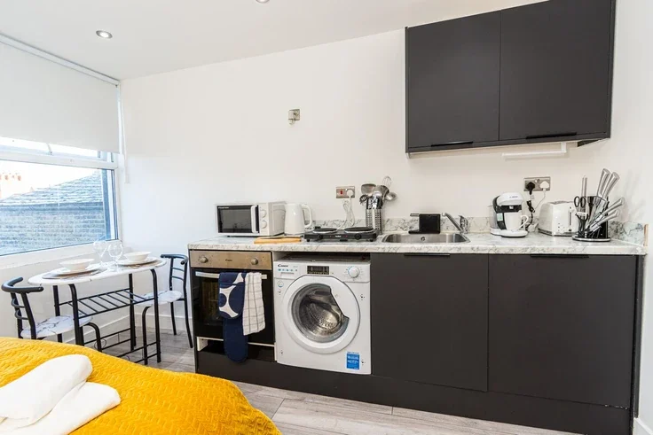Flat Mitcham Road in Greater London