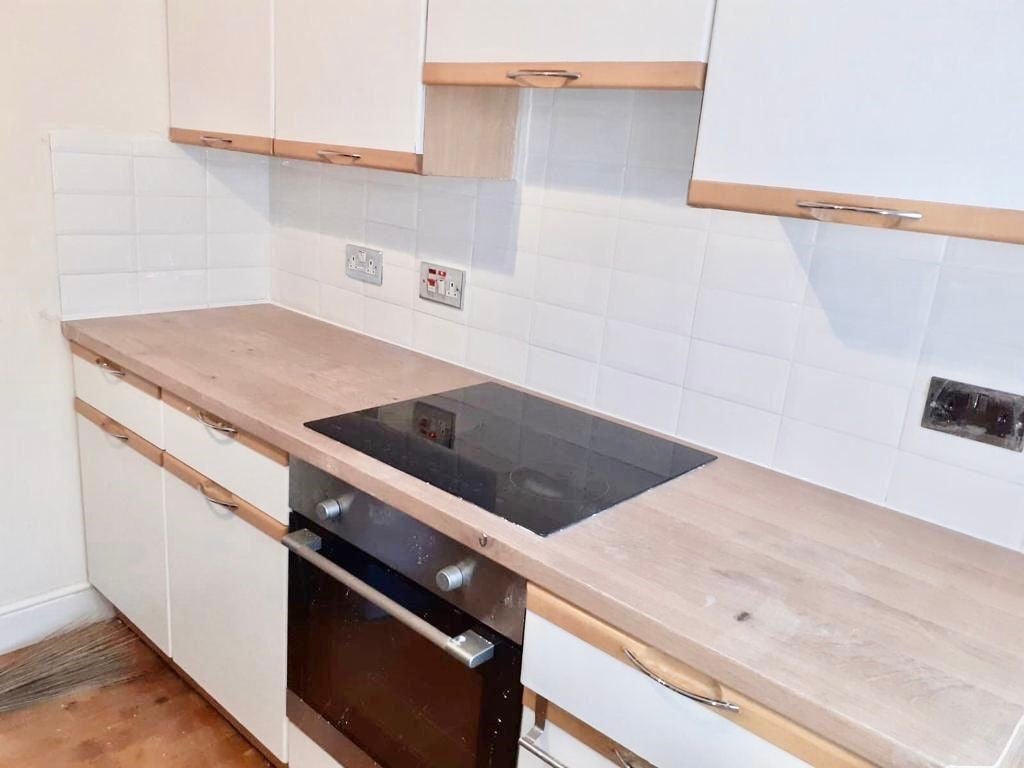 Flat Blessing Way in Greater London