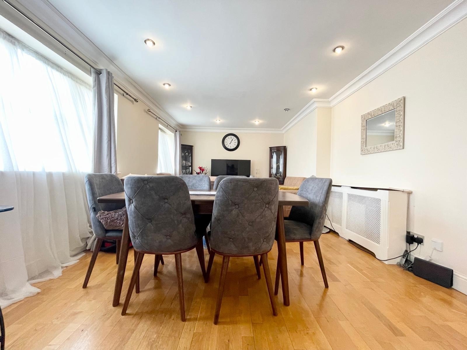 Flat Blessing Way in Greater London