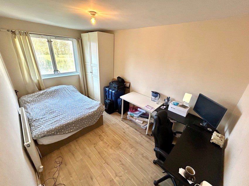 Room Clark Street in Greater London