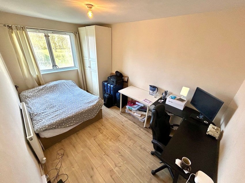 Room Clark Street in Greater London