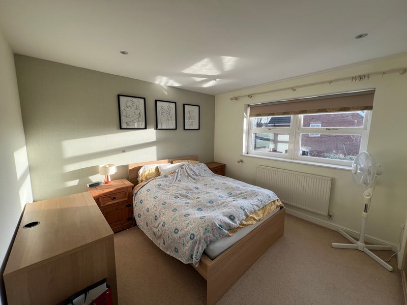 Room Heathfields in Bristol
