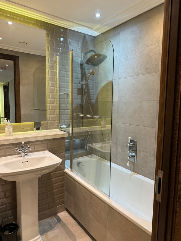Room Thomas Road in Greater London