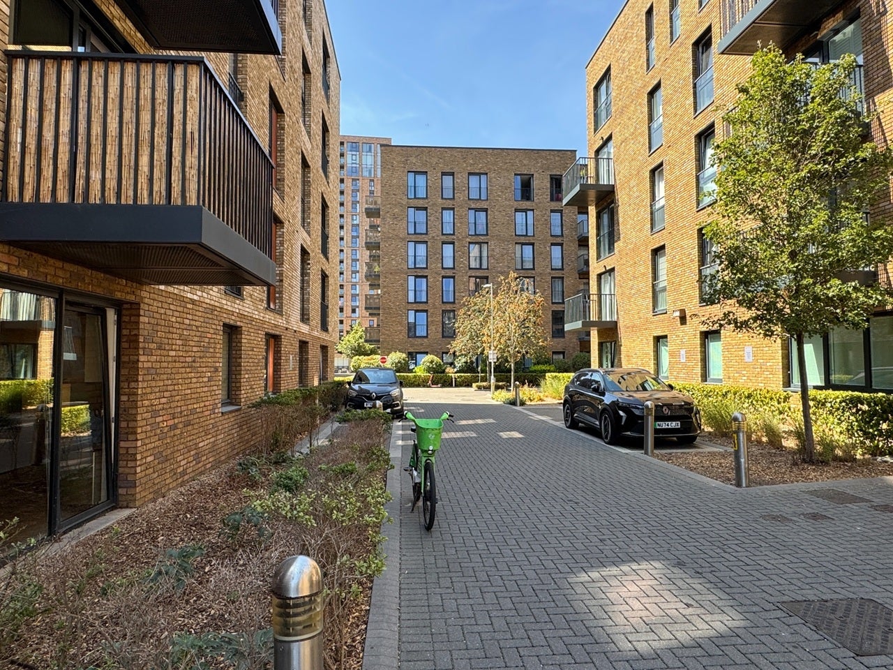 Flat Ashton Reach in Greater London