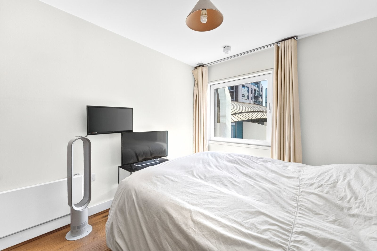 Flat Mason Street in Greater London