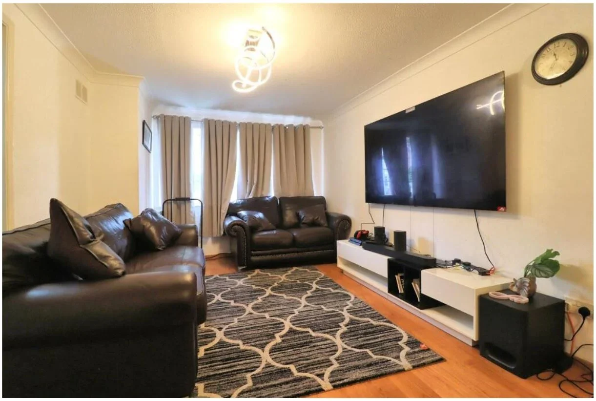 House Delara Way in Woking