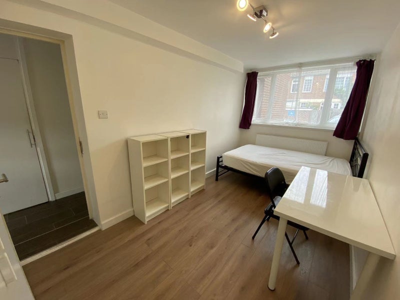 Room Glenister Road in Greater London