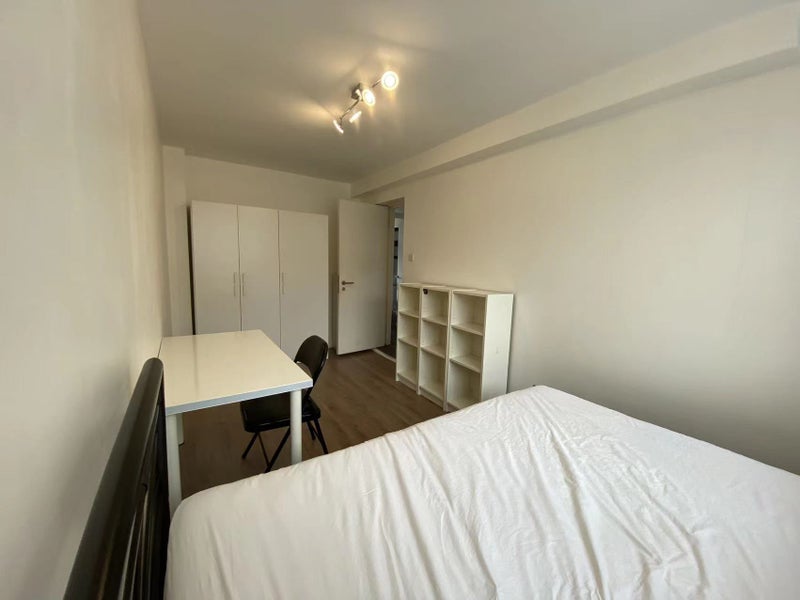 Room Glenister Road in Greater London