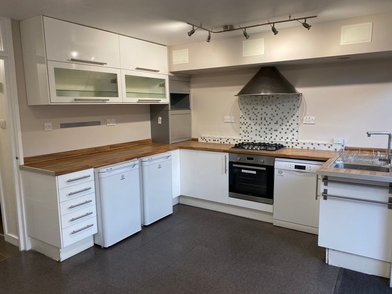 Room Glenister Road in Greater London