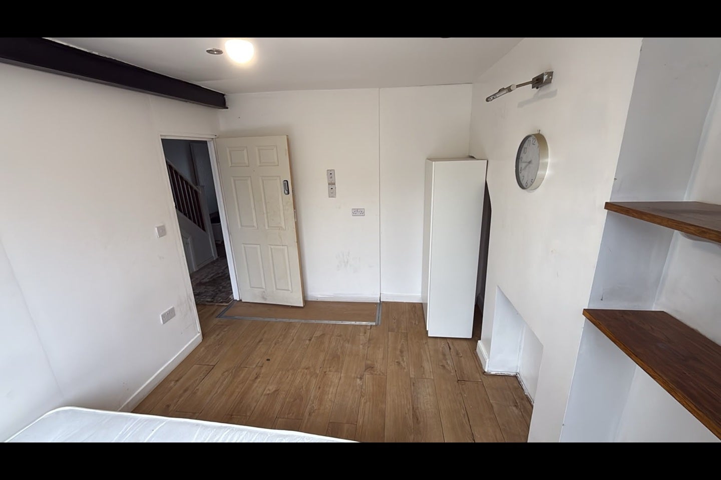 Room Carlyon Road in Greater London