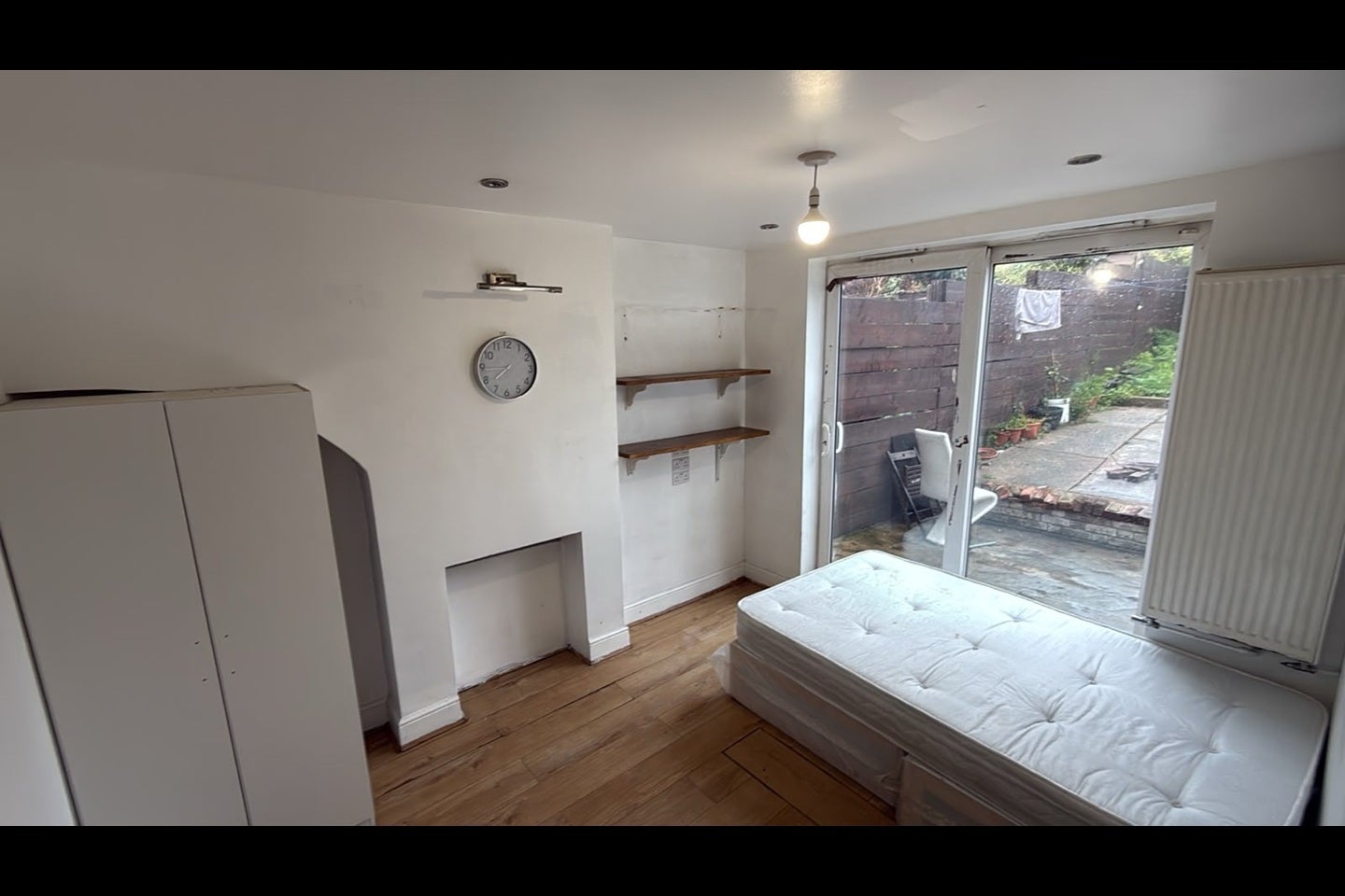 Room Carlyon Road in Greater London