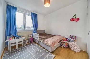 Flat Maysoule Road in Greater London